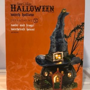 Department 56 Snow Village Halloween Toads & Frogs Witchcraft Haunt Building